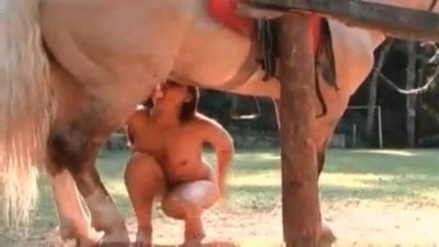 Пиздёный оральный секс с бешеным конским хуем